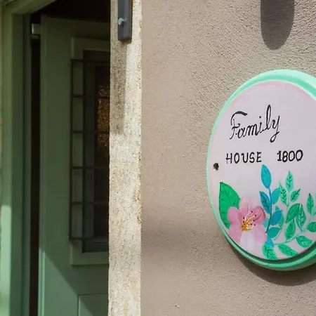 Family House 1800 Holiday home *