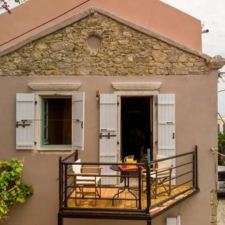 Family House 1800 *